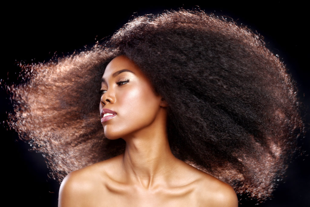Femme, cheveux crépus naturels, HBH Paris Coiffure